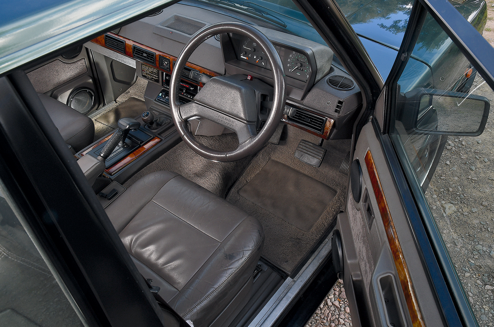 Classic & Sports Car – Jeep Cherokee 4.0 Limited vs Range Rover 3.9 SE: Uncle Sam fights back