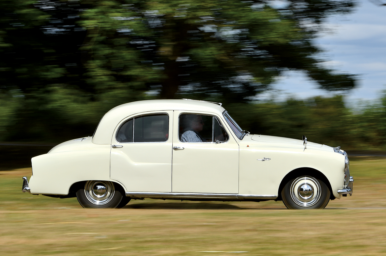 Classic & Sports Car – Riley Pathfinder vs Armstrong Siddeley 236: end of the line