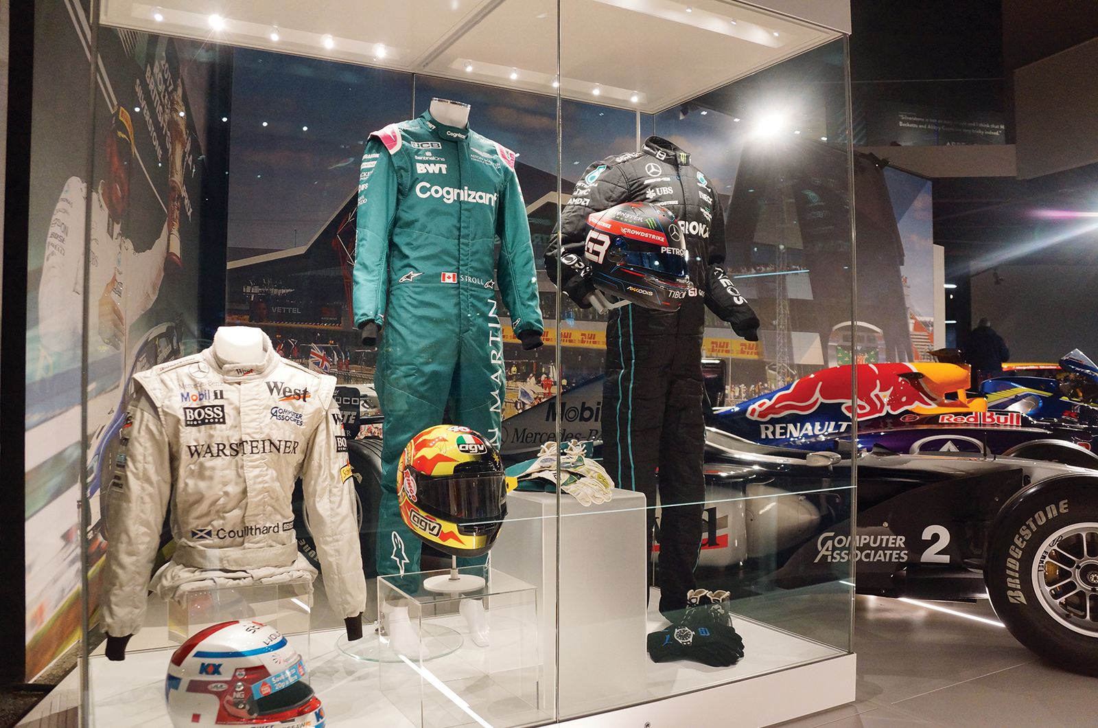 Classic & Sports Car – Classic shrine: Silverstone Interactive Museum