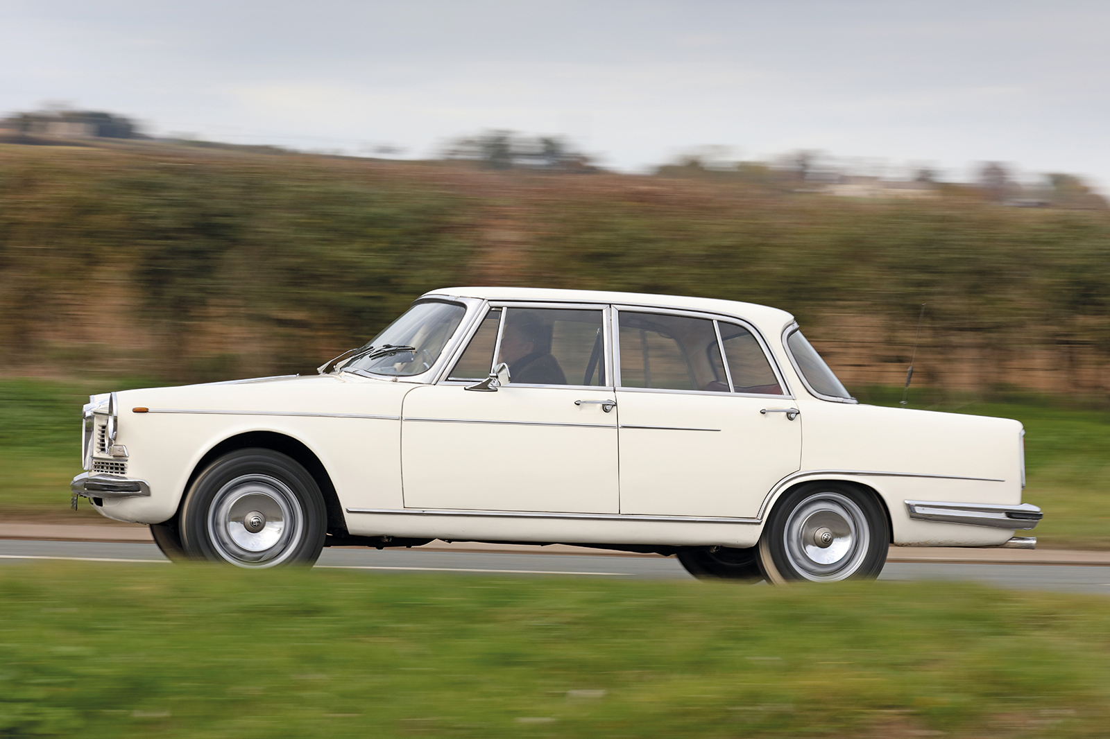 Classic & Sports Car – Alfa Romeo 1900 Super vs 2600 Berlina: Milan’s post-war saloons