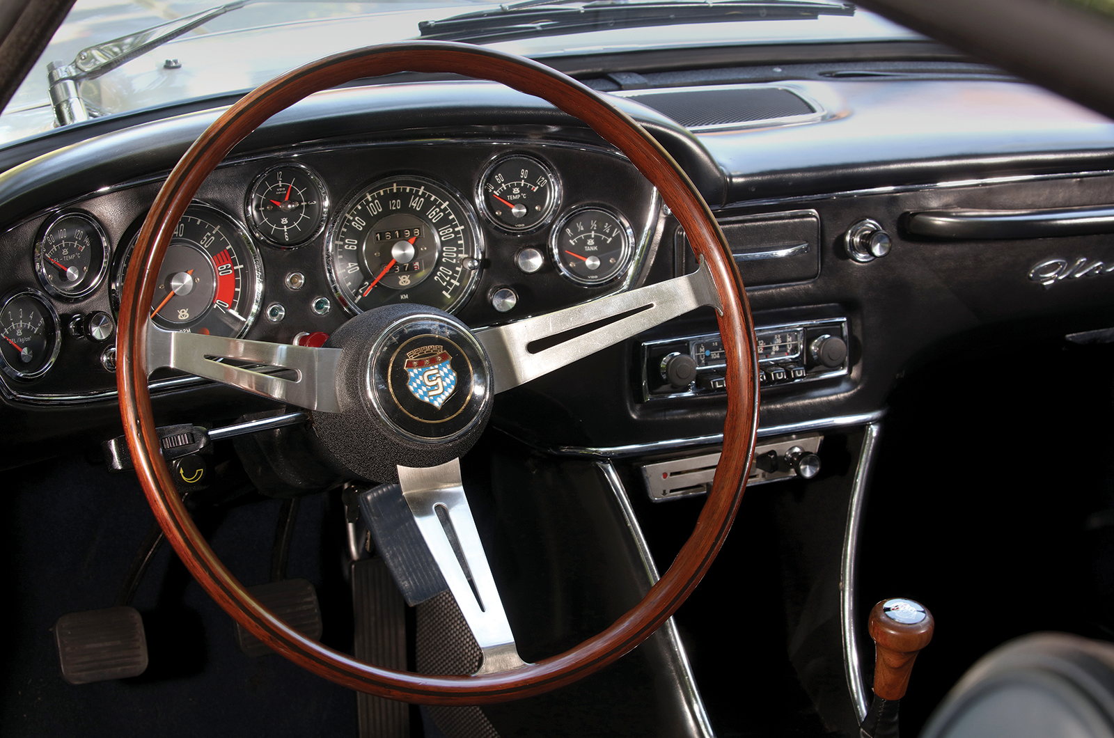 Classic & Sports Car – Glas 2600 V8 vs BMW-Glas 1600 GT: Frua’s German oddities