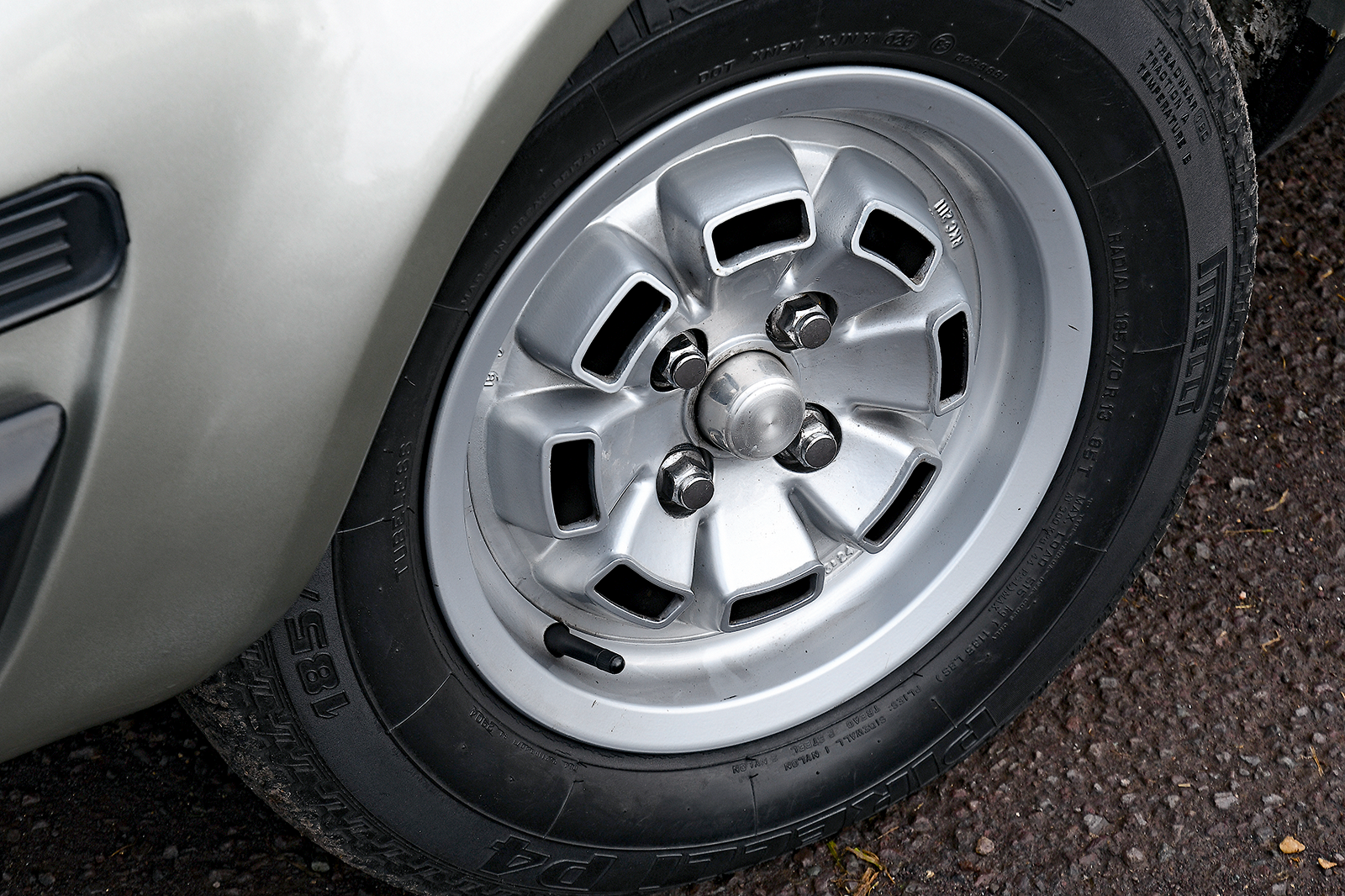 Classic & Sports Car – Triumph TR7 vs Jensen-Healey: underdog day