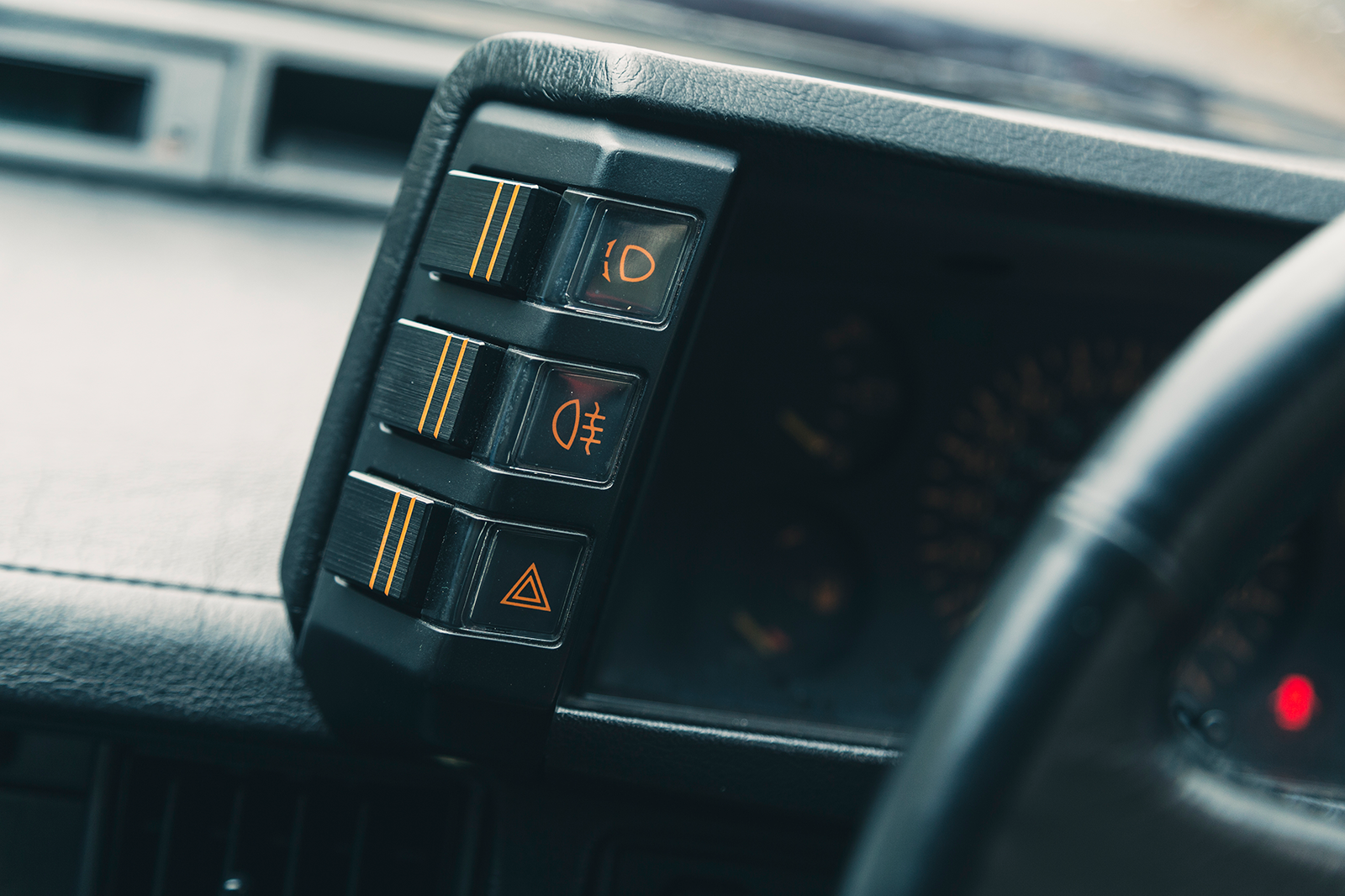 Classic & Sports Car – Mitsubishi Starion EX vs Nissan Fairlady 200ZR: the forbidden Z