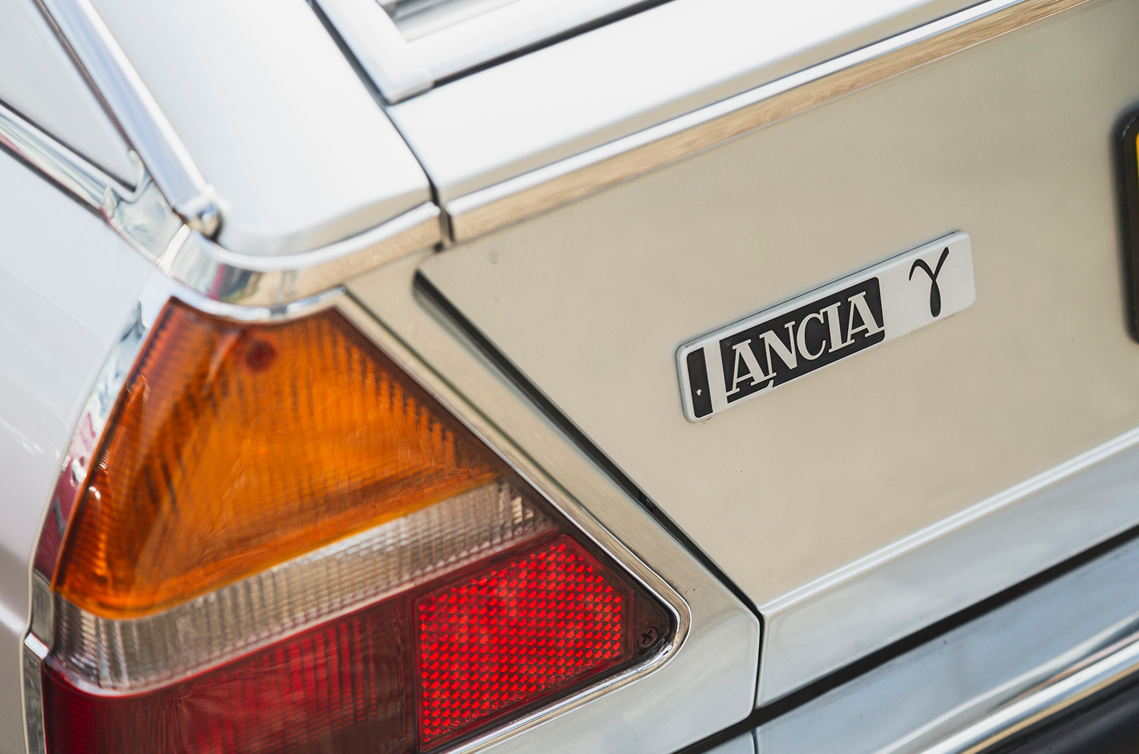 Classic & Sports Car – Citroën CX 2400 GTi vs Lancia Gamma Berlina: living separate lives