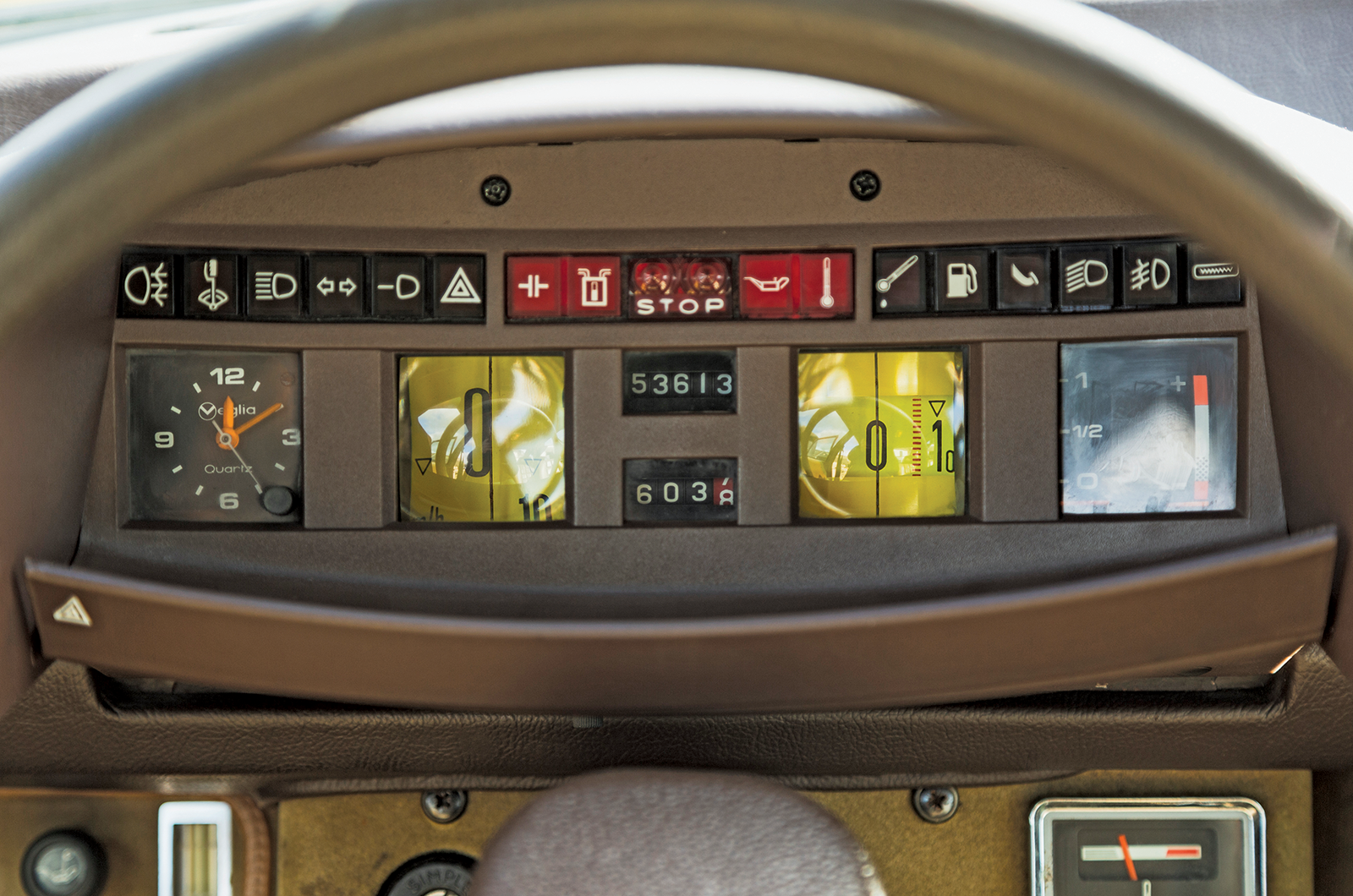 Classic & Sports Car – Citroën CX 2400 GTi vs Lancia Gamma Berlina: living separate lives