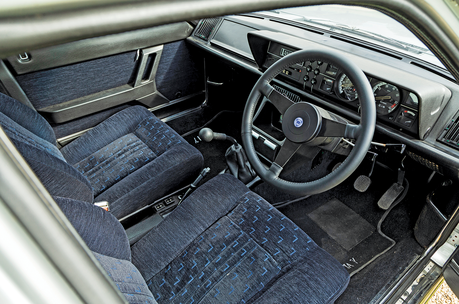 Classic & Sports Car – Citroën CX 2400 GTi vs Lancia Gamma Berlina: living separate lives