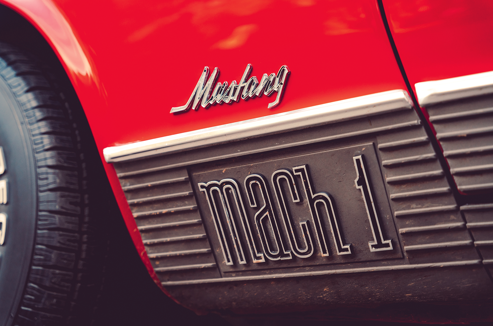 Classic & Sports Car – Ford Mustang Boss 302 vs Mach 1: two trick ponies