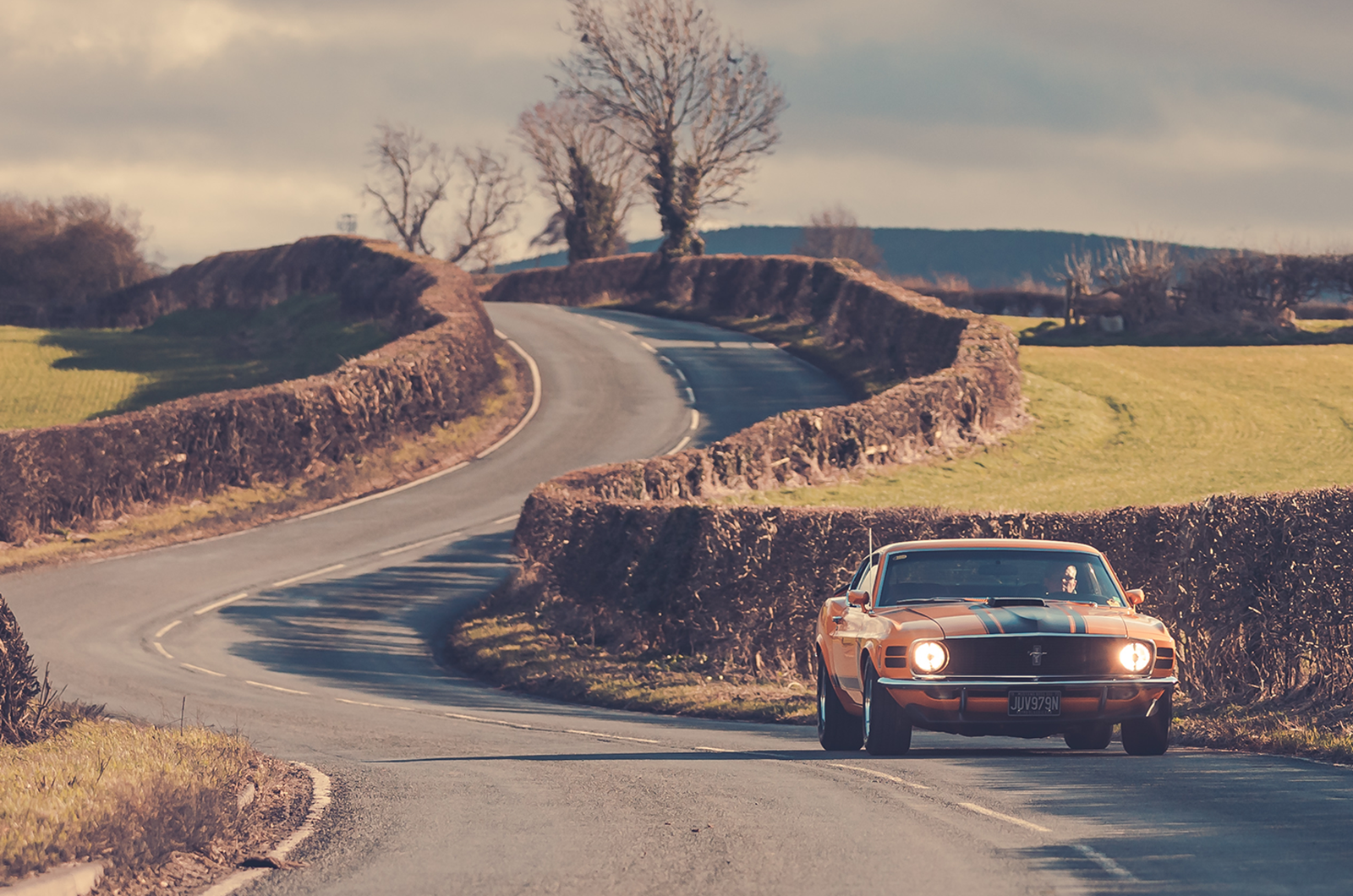 Classic & Sports Car – Ford Mustang Boss 302 vs Mach 1: two trick ponies