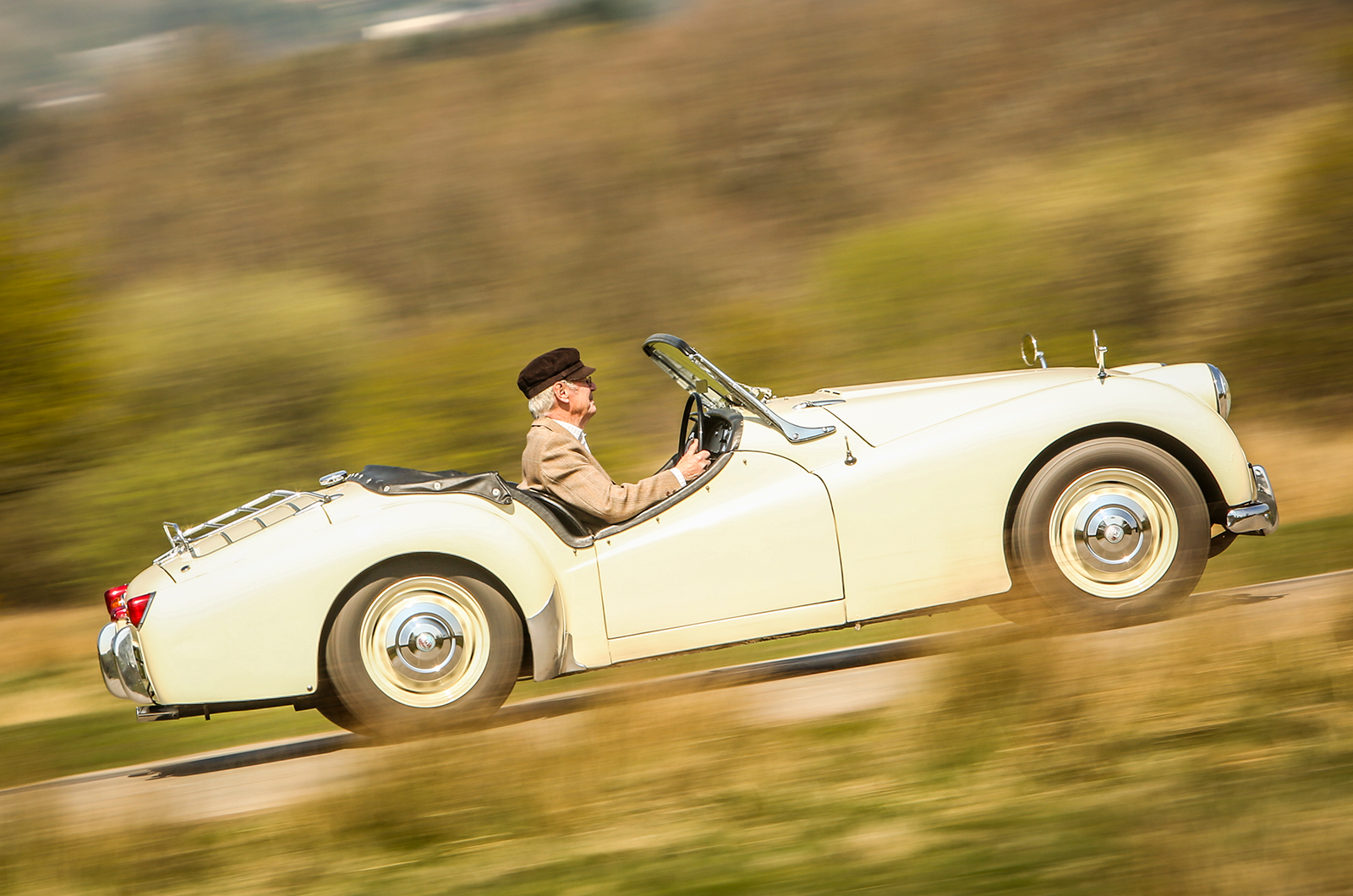 Classic & Sports Car – Triumph TR2 vs Swallow Doretti: genetic engineering