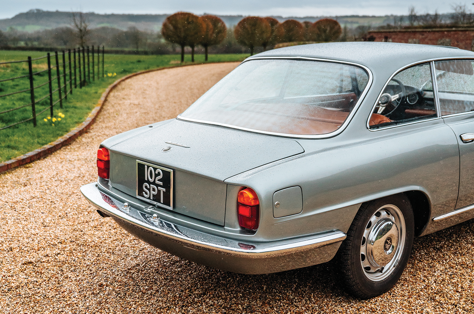 Classic & Sports Car – Alfa Romeo 2000 Sprint vs Bristol 406: the connoisseur’s choice
