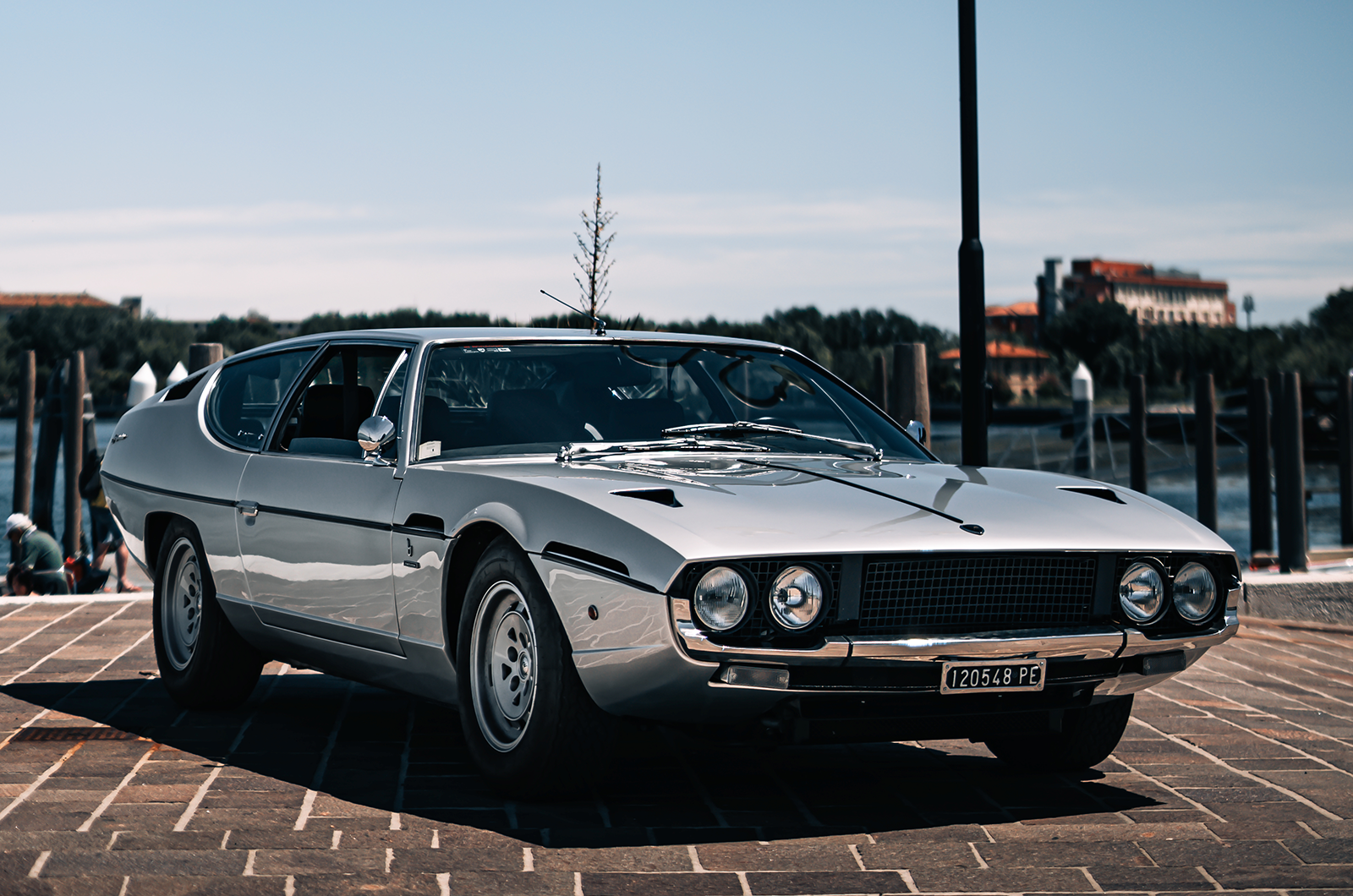 Classic & Sports Car – Lamborghini Espada S3 vs Aventador Ultimae: the Bull’s last fight