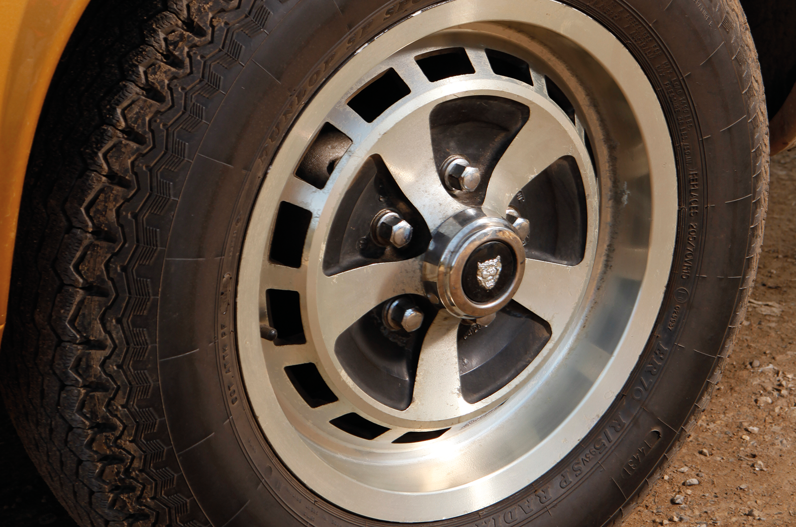 Classic & Sports Car – Jaguar XJ-S V12 vs XJS 6-litre: coming of age