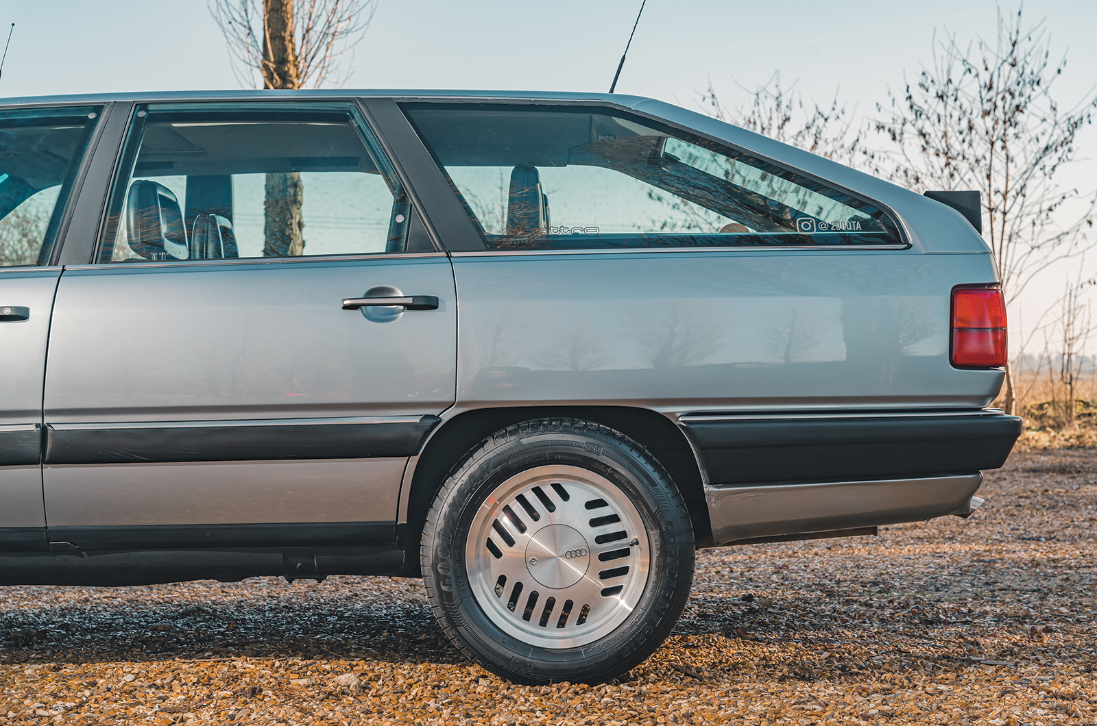 Classic & Sports Car – Audi 200 Avant quattro vs Volvo 850 T-5R: race-bred estates