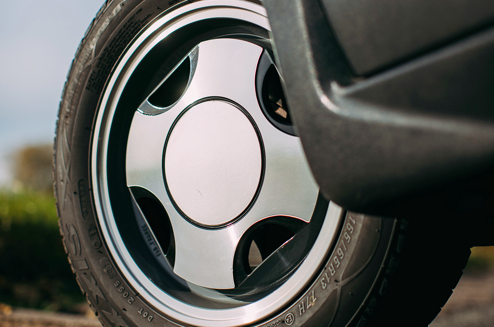 Classic & Sports Car – Peugeot 205 Rallye vs Citroën AX GT: French featherweights