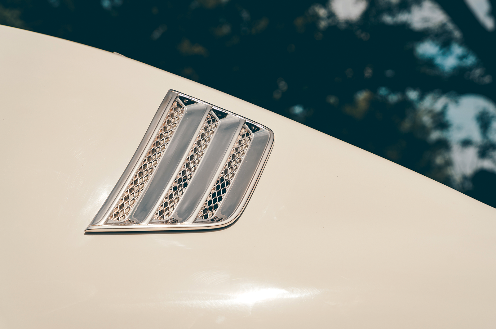 Classic & Sports Car – Toyota Crown: foreign affairs