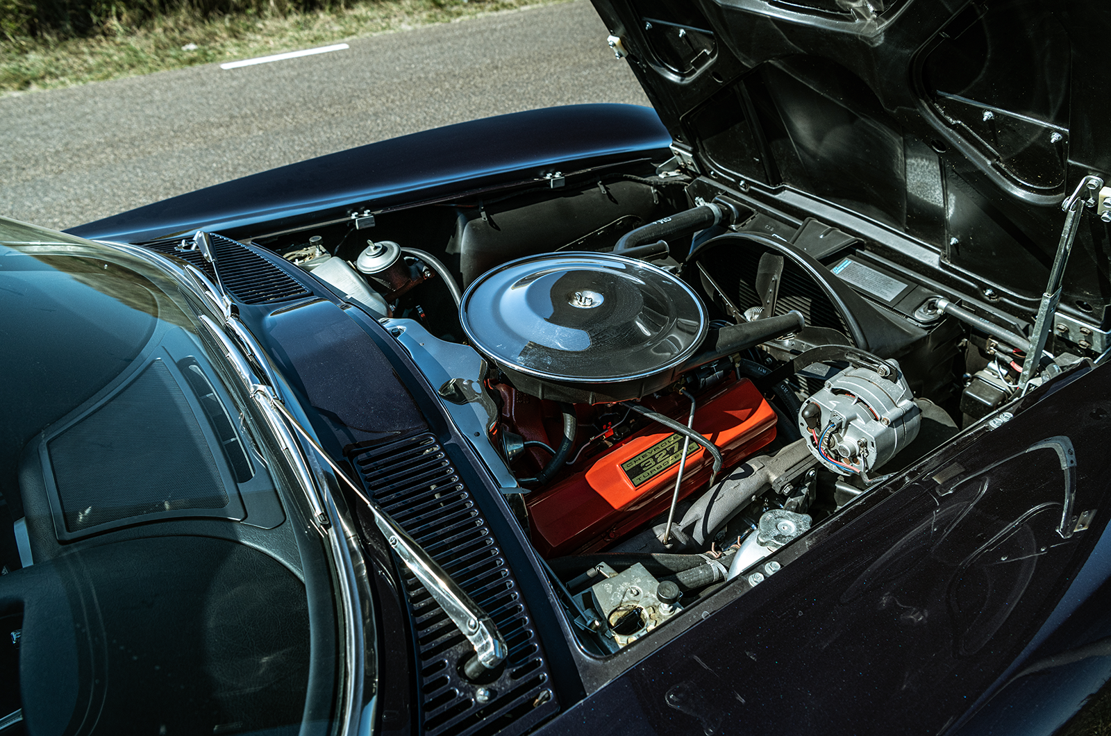 Classic & Sports Car – Chevrolet Corvette C2 Sting Ray: American beauty