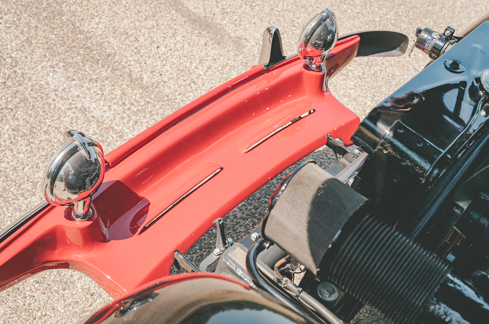 Classic & Sports Car – Jensen 541 family: chariots of fibre