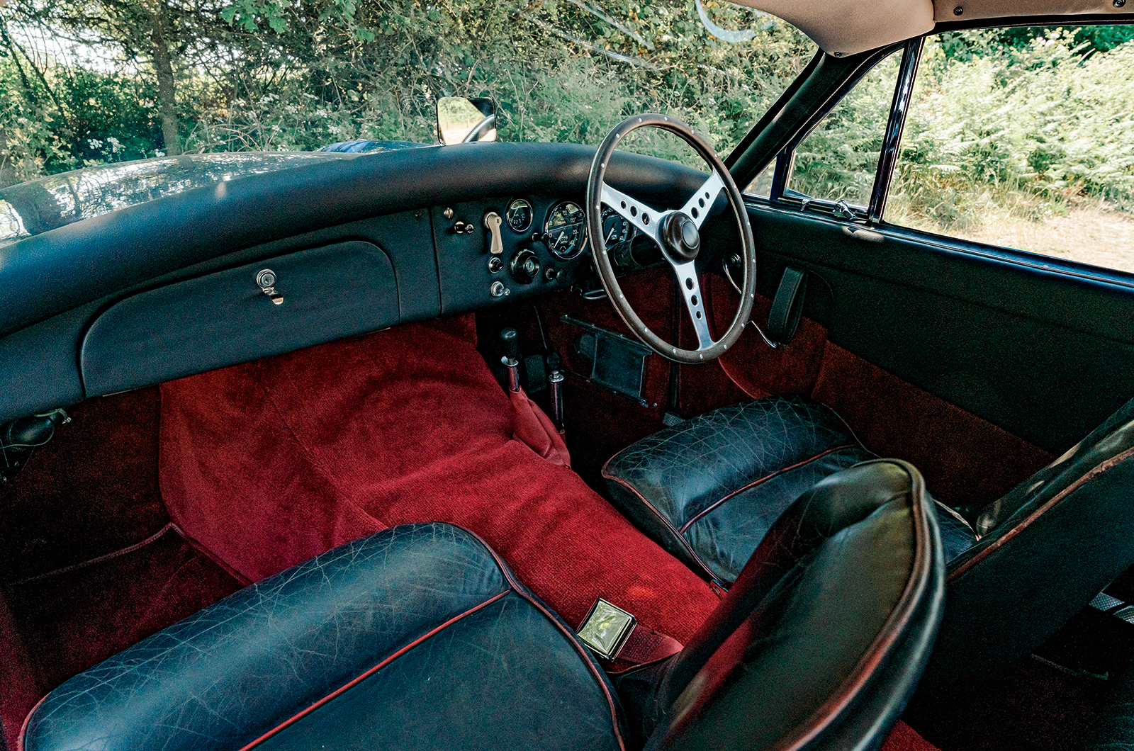 Classic & Sports Car – Jensen 541 family: chariots of fibre