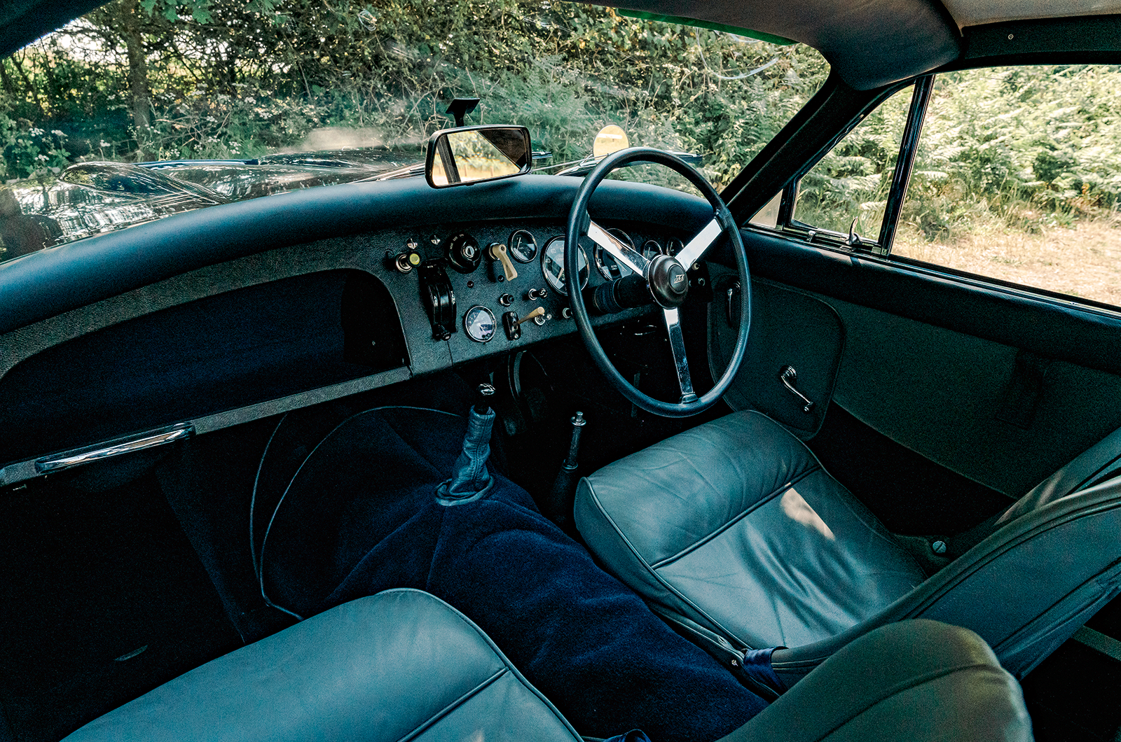 Classic & Sports Car – Jensen 541 family: chariots of fibre