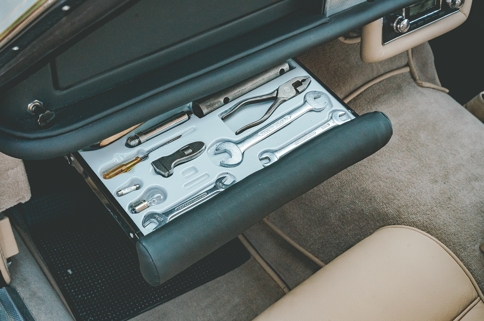 Classic & Sports Car – Jensen 541 family: chariots of fibre