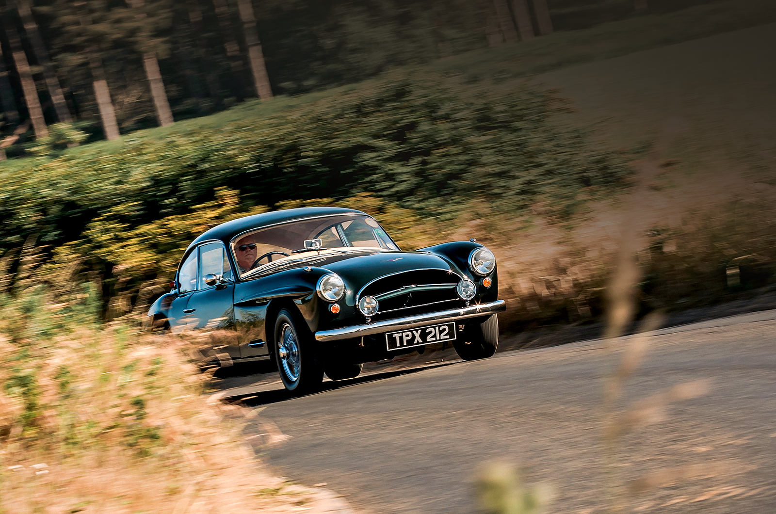 Classic & Sports Car – Jensen 541 family: chariots of fibre