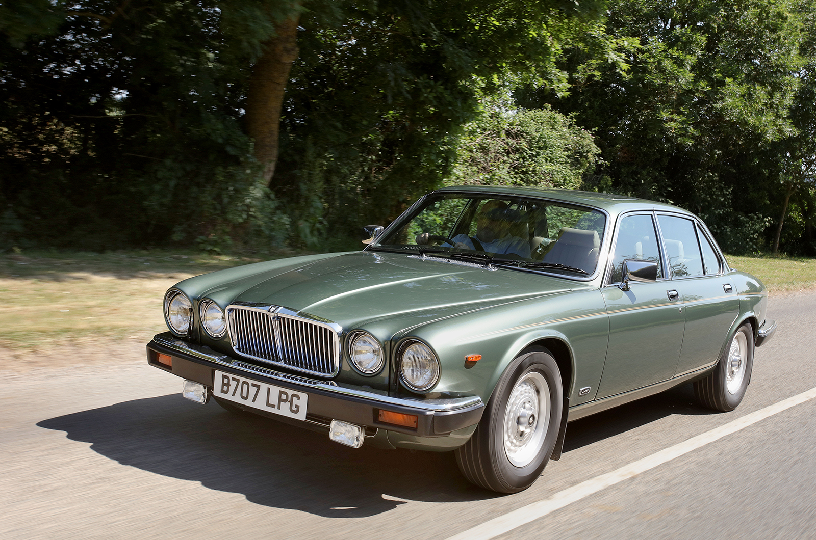 Classic & Sports Car – Buyer’s guide: Jaguar XJ6/XJ12