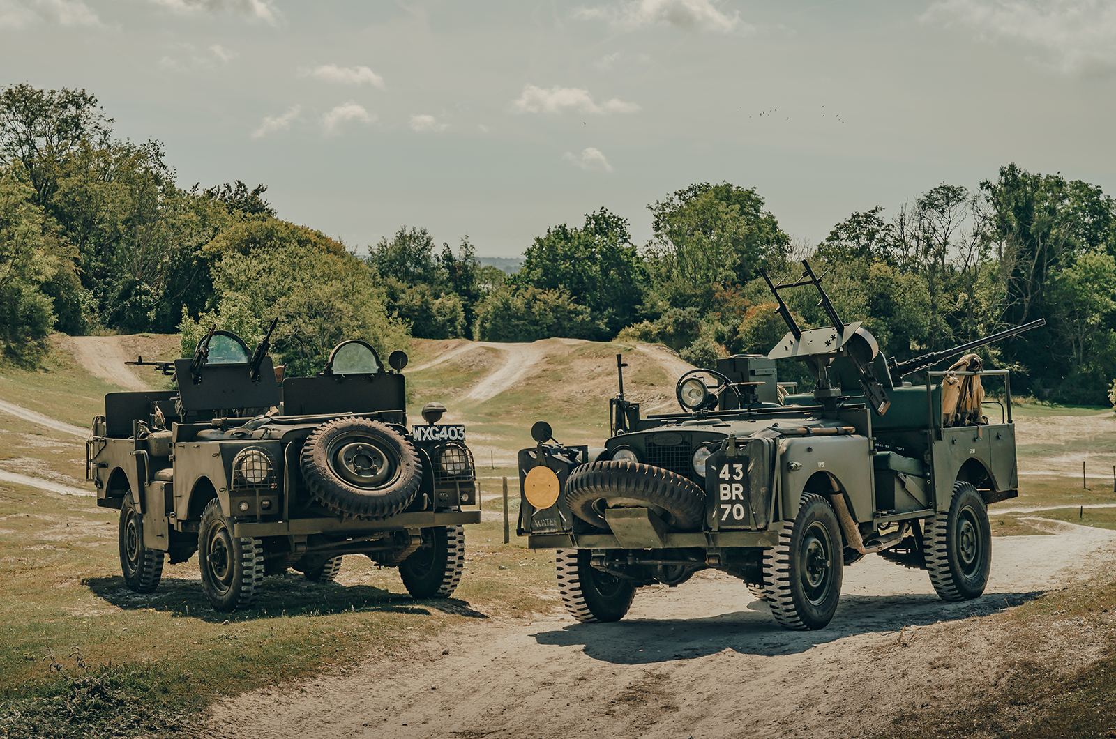 Classic & Sports Car – SAS Land-Rover vs Belgian Army Minerva: locked and loaded