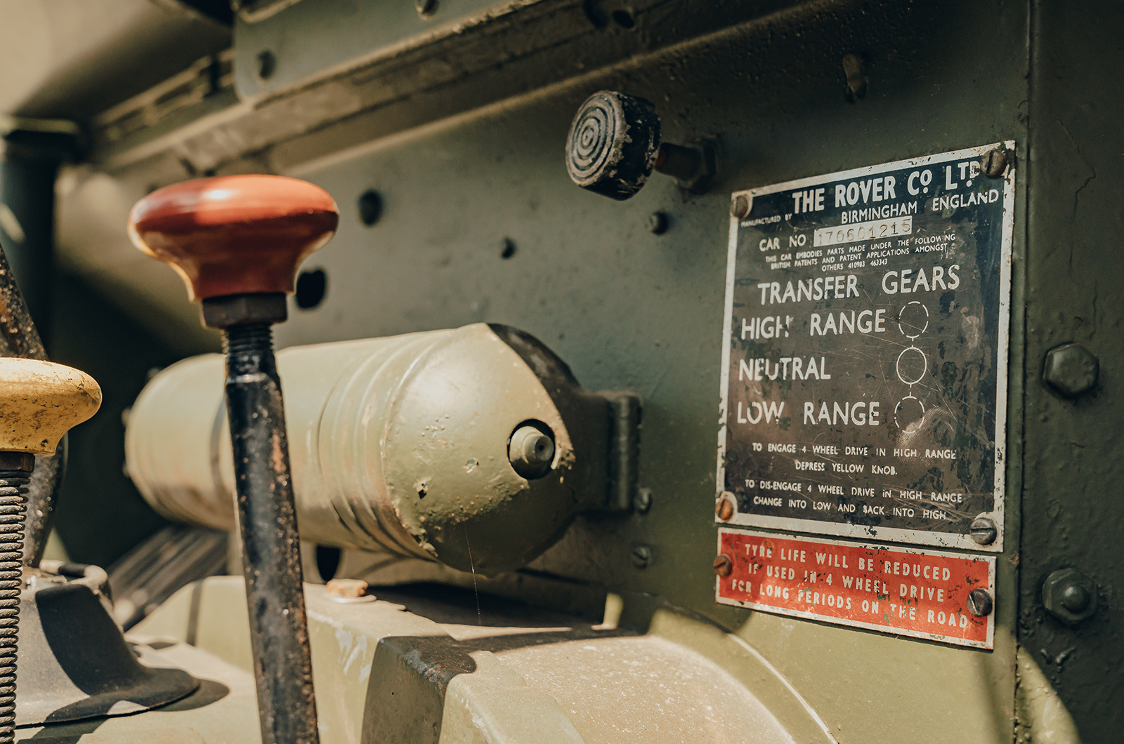 Classic & Sports Car – SAS Land-Rover vs Belgian Army Minerva: locked and loaded