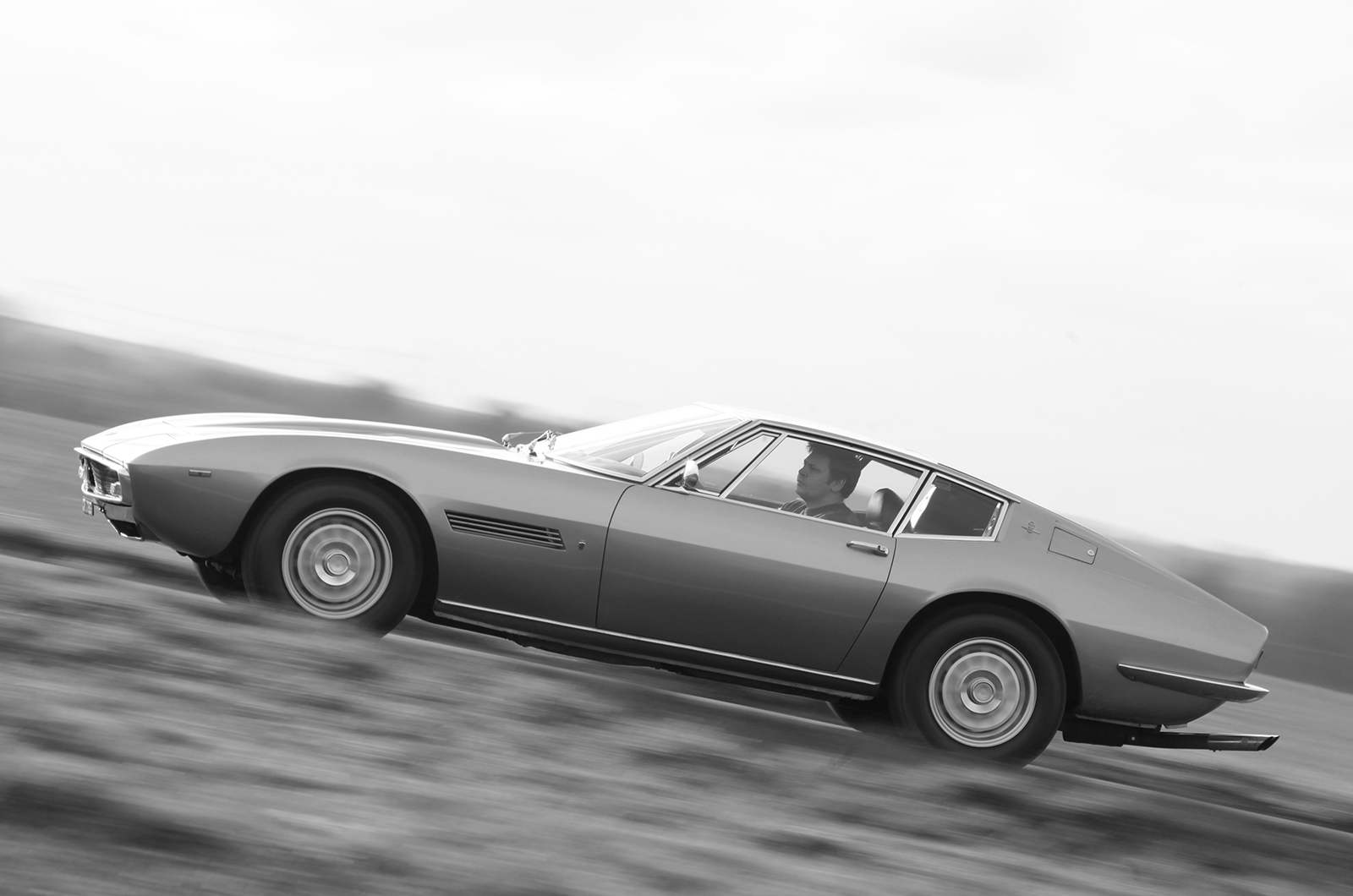 Classic & Sports Car – Jaguar E-type V12: return of the silent sports car