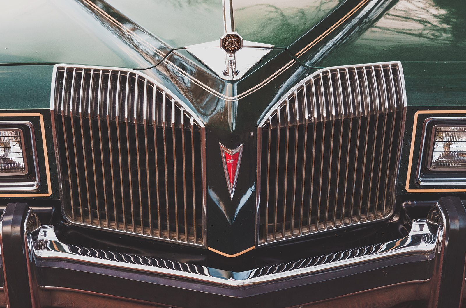 Classic & Sports Car – Pontiac Grand Prix: excess all areas