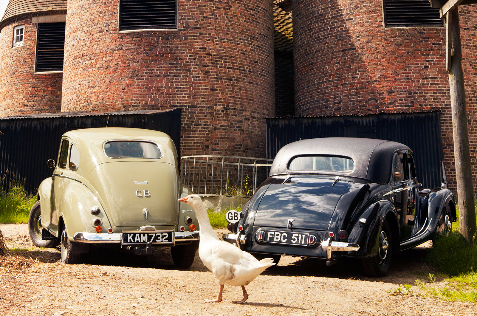 Classic & Sports Car – Riley RMA vs Jowett Javelin: 1½-litre saloon showdown