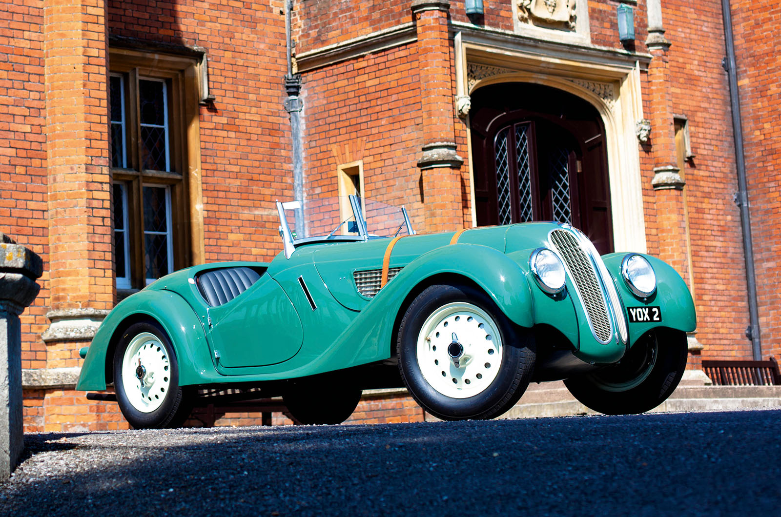 Classic & Sports Car – BMW 328: welcome to the modern world