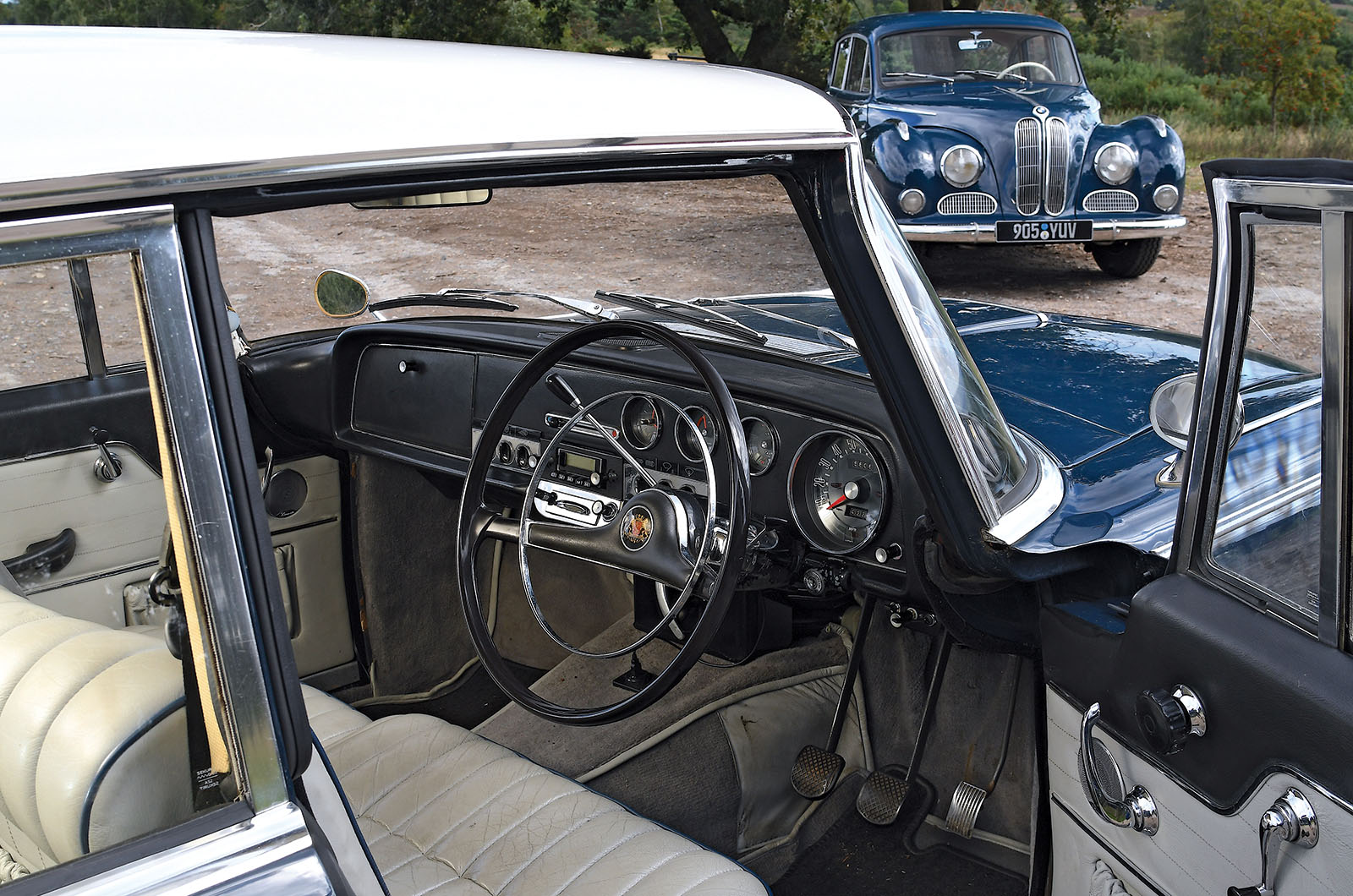 Classic & Sports Car – BMW 2600L vs Borgward P100: Munich meets Bremen