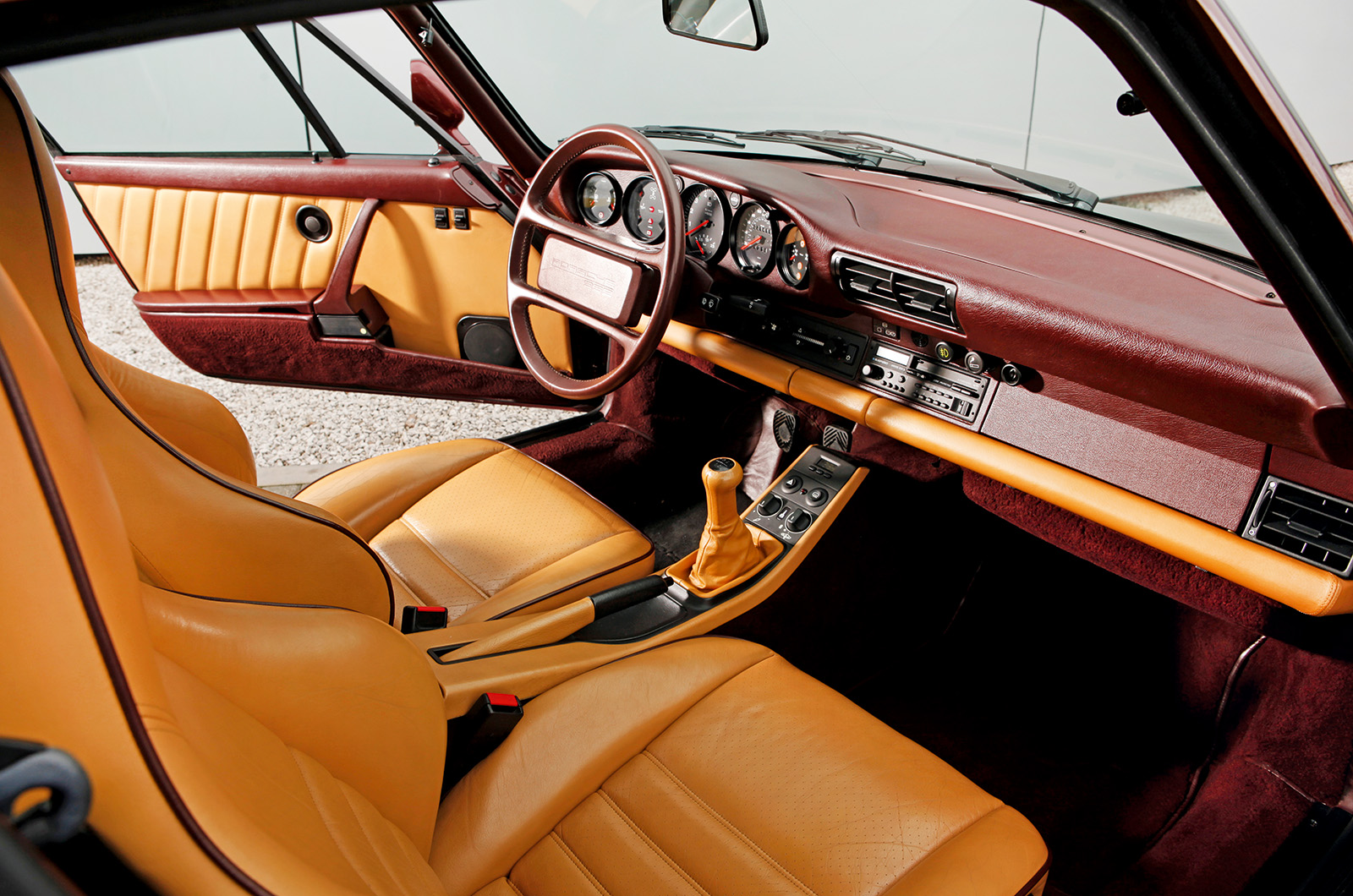 Classic & Sports Car – Porsche 911 Carrera RS 2.7 vs 930 turbo vs 959: extreme sports