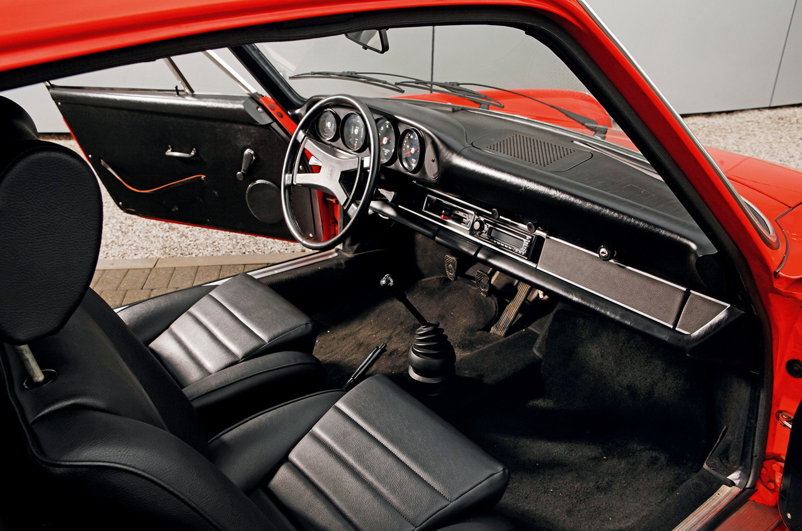 Classic & Sports Car – Porsche 911 Carrera RS 2.7 vs 930 turbo vs 959: extreme sports