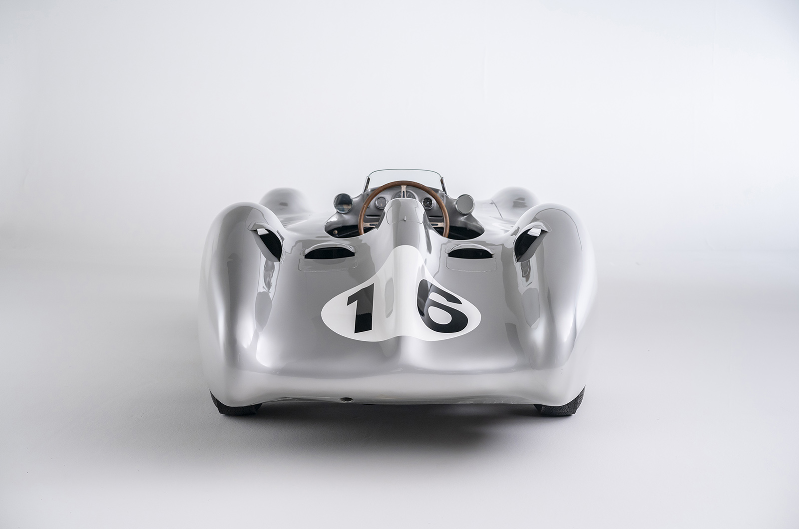 Classic & Sports Car – Moss and Fangio’s F1 Mercedes makes history
