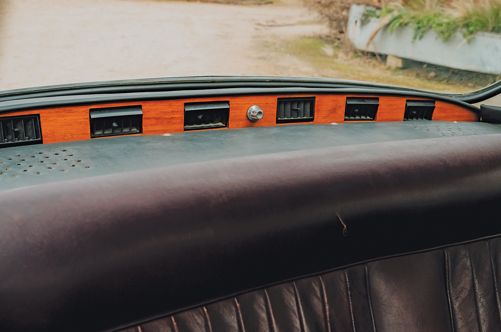 Classic & Sports Car – John Surtees’ Ferrari 330GT: toeing the company line