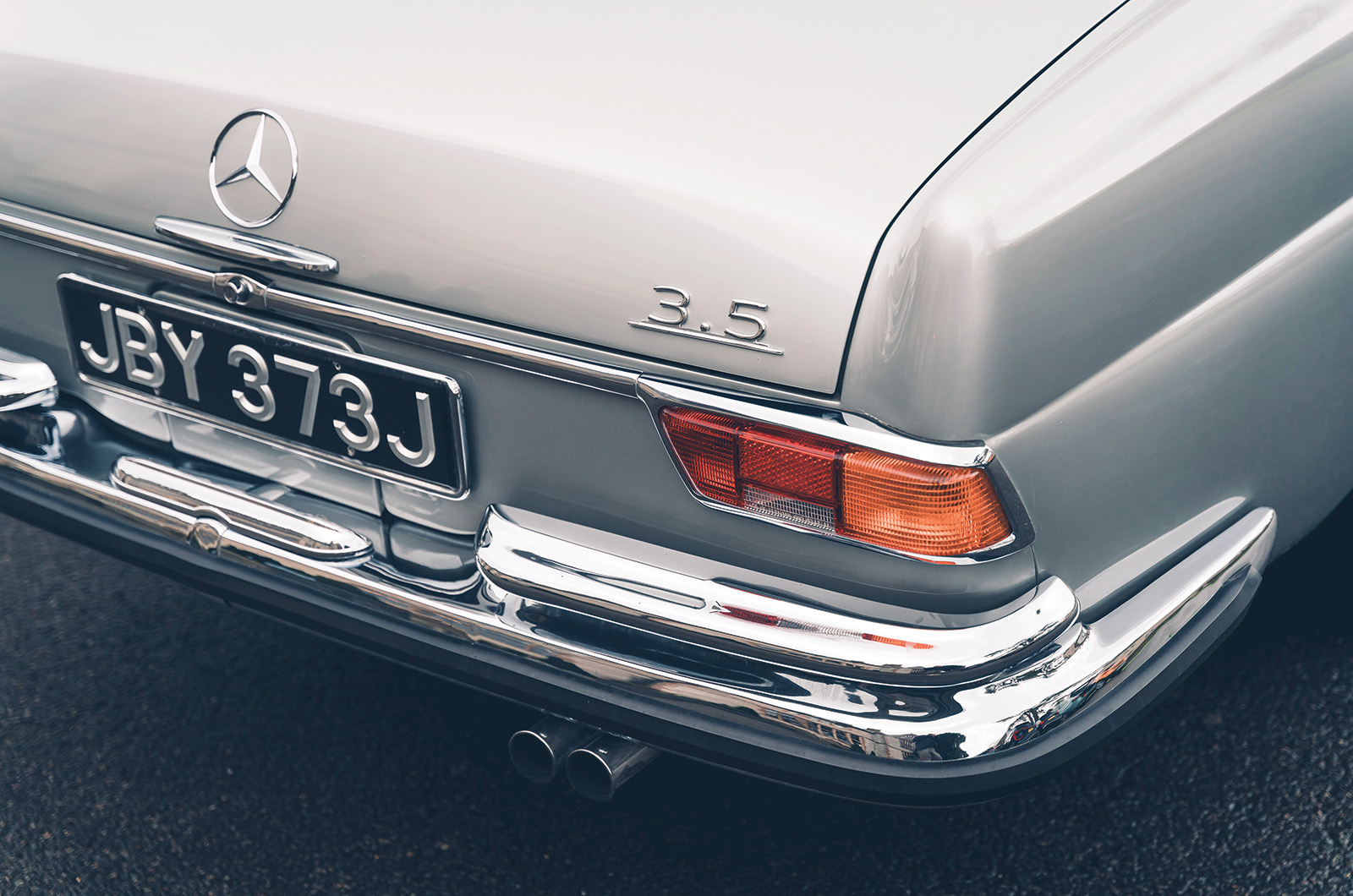 Classic & Sports Car – Mercedes-Benz 220SEb Cabriolet vs 280SE 3.5 Cabriolet: half-price glamour