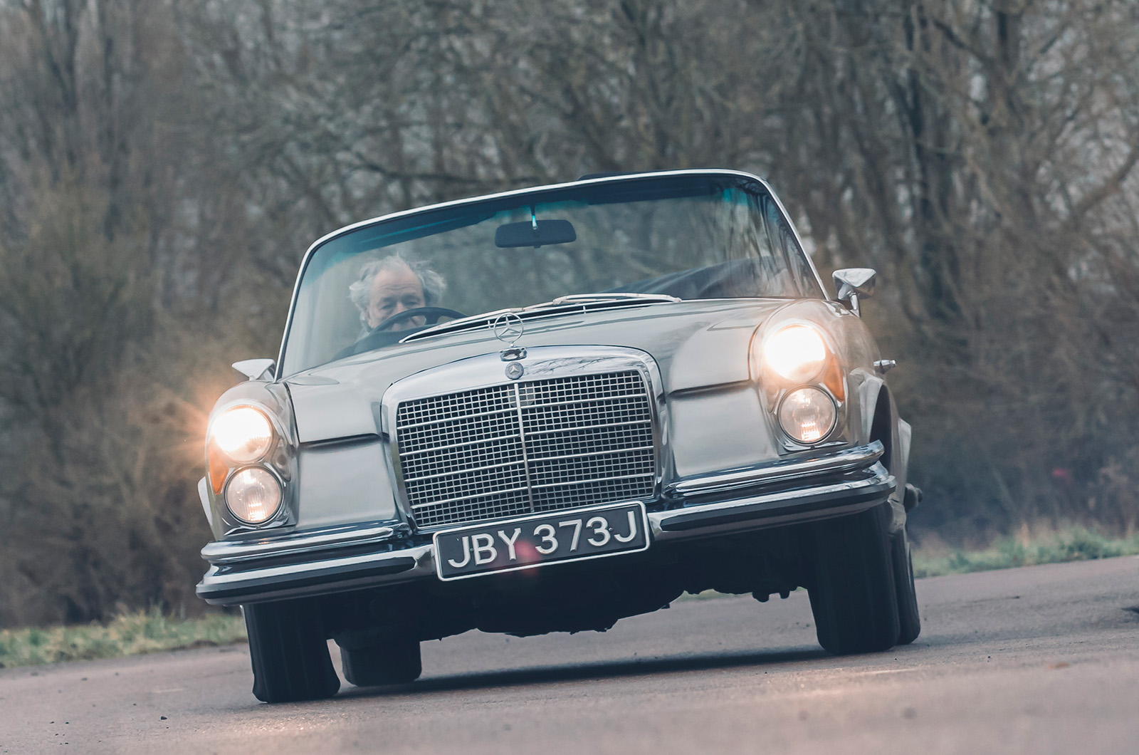 Classic & Sports Car – Mercedes-Benz 220SEb Cabriolet vs 280SE 3.5 Cabriolet: half-price glamour