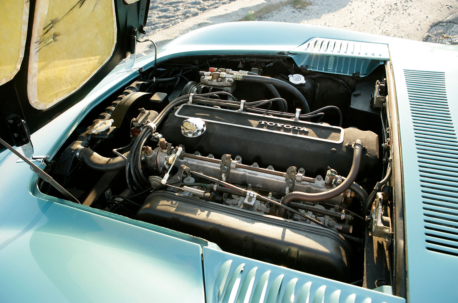 Classic & Sports Car – Toyota 2000GT: challenging the status quo