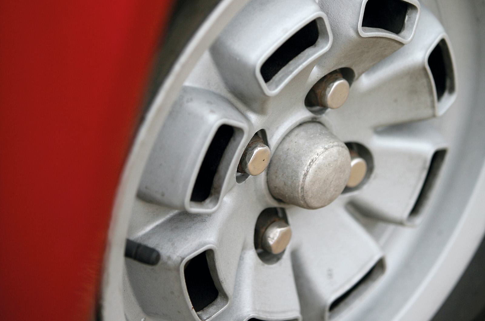 Classic & Sports Car – MGB GT vs Triumph TR7 vs Reliant Scimitar GTE: all-weather heroes