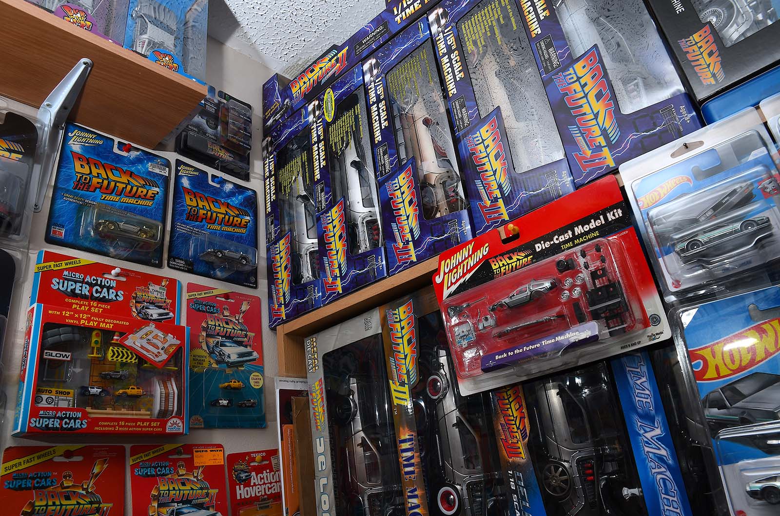 Classic & Sports Car – Also in my garage: De Lorean DMC-12 memorabilia