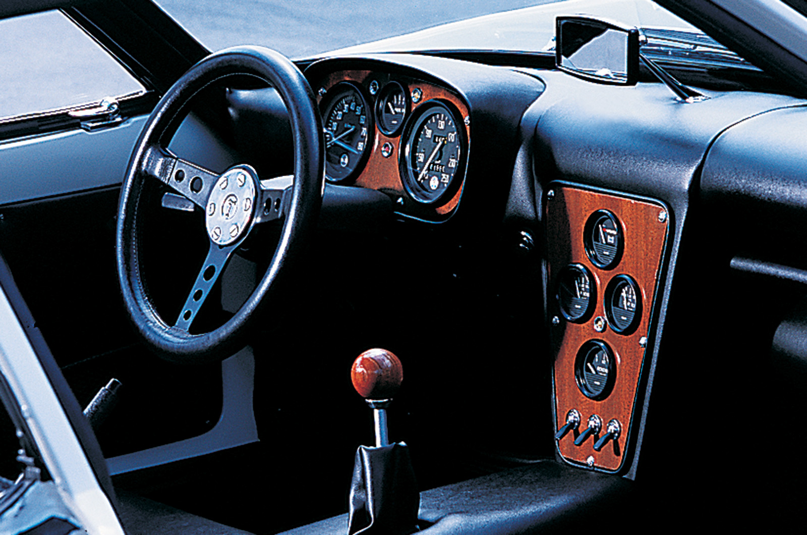 Classic & Sports Car – De Tomaso Vallelunga: mid-engined marvel