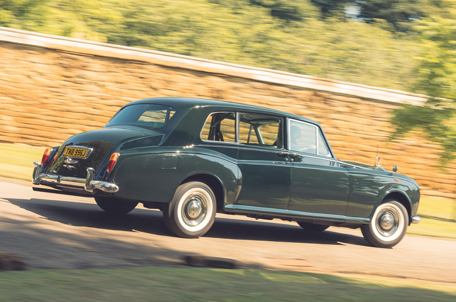 Classic & Sports Car – Rolls-Royce Phantom: 100 years at the top