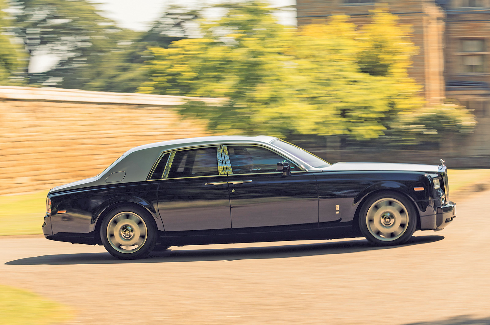 Classic & Sports Car – Rolls-Royce Phantom: 100 years at the top