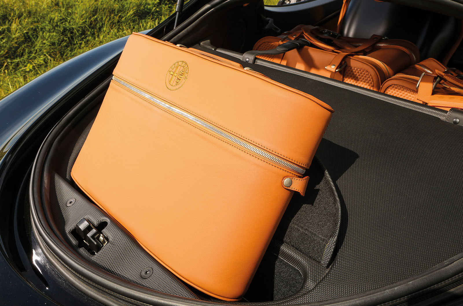 Classic & Sports Car – Alfa Romeo 8C Competizione and Spider: legend reborn