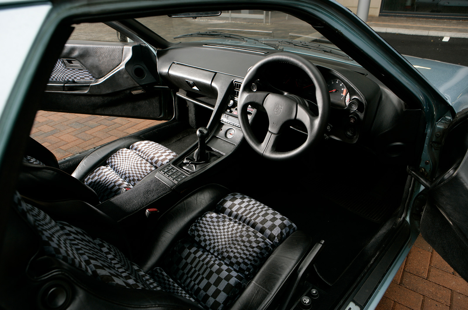 Classic & Sports Car – Porsche 928: technical knockout