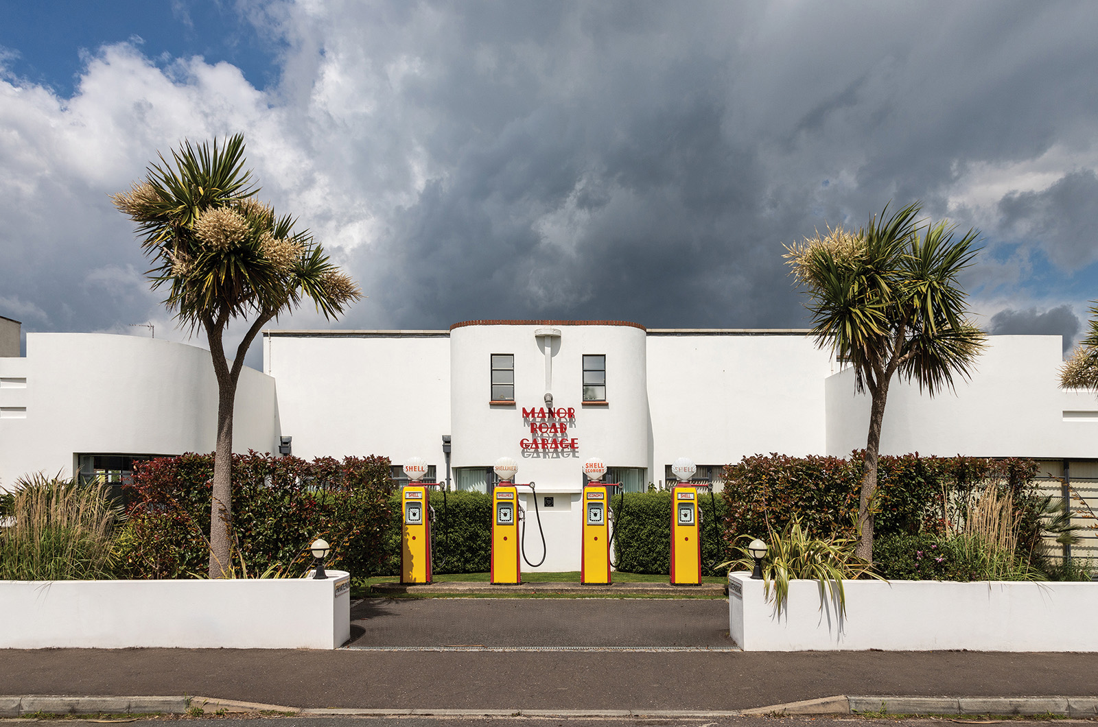 Classic & Sports Car – Motoring art: Philip Butler