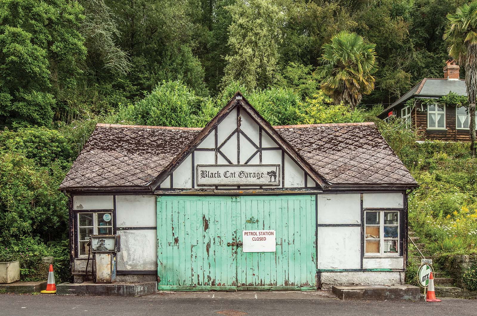 Classic & Sports Car – Motoring art: Philip Butler