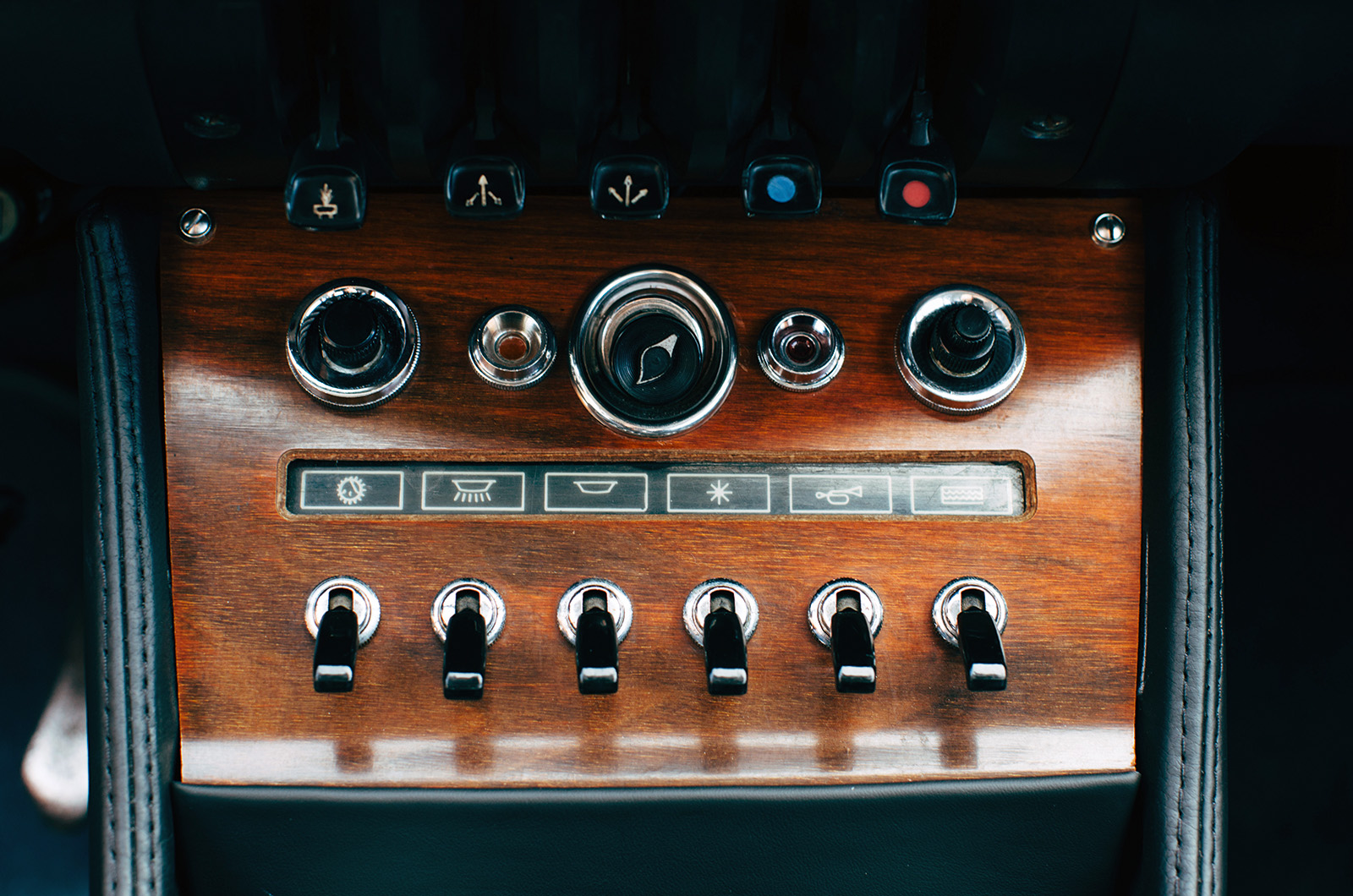 Classic & Sports Car – Fiat Dino Coupé and Spider: Maranello meets Turin